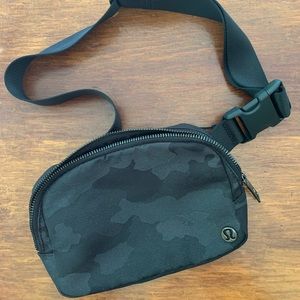 Lulu everywhere belt bag